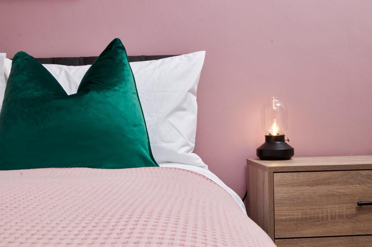 Stunning Two Bedroom Apartment By Purestay Short Lets & Serviced Accommodation Warwickshire With Parking Stratford-upon-Avon Luaran gambar