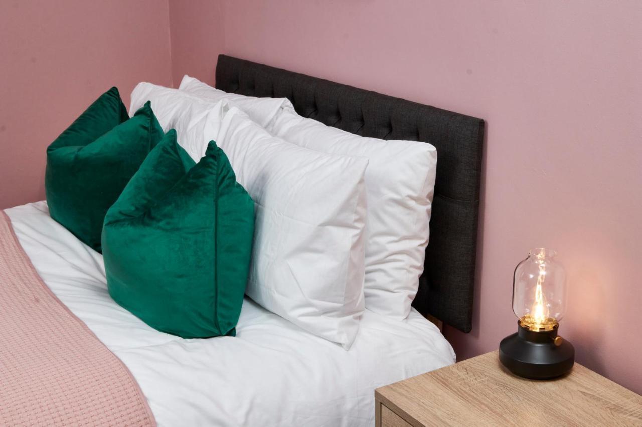 Stunning Two Bedroom Apartment By Purestay Short Lets & Serviced Accommodation Warwickshire With Parking Stratford-upon-Avon Luaran gambar